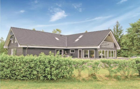 Stunning Home In Glesborg With Indoor Swimming Pool, Bønnerup Strand